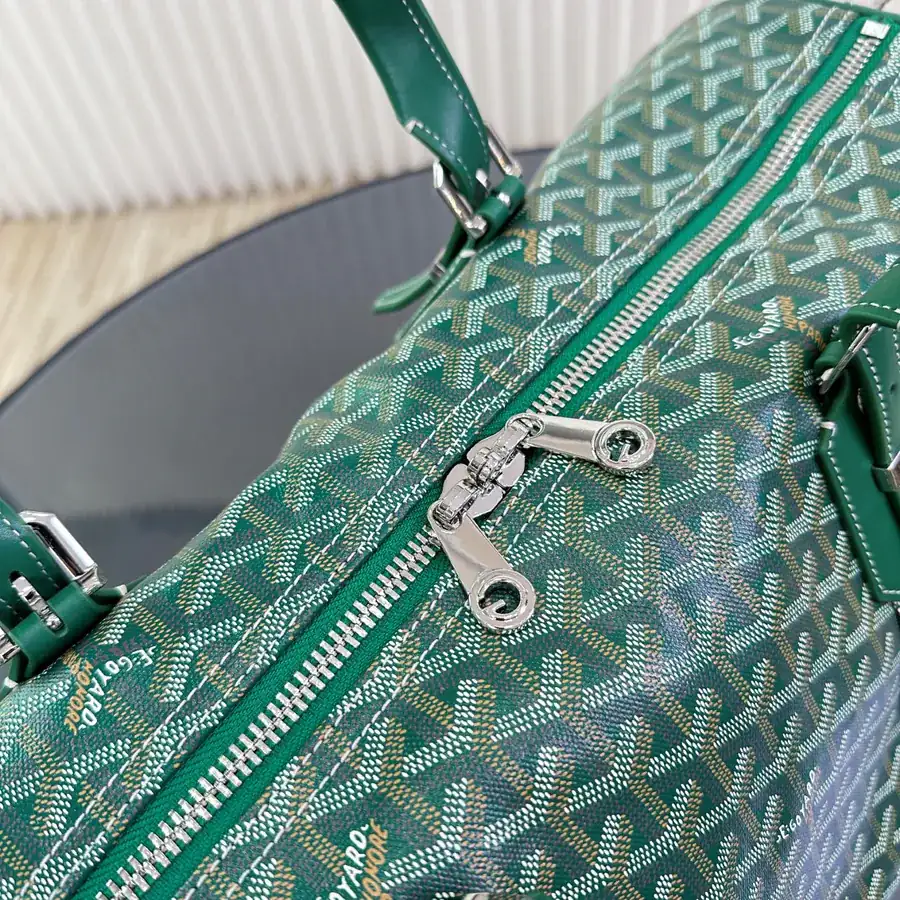 BOSTON 45 Travel Bag Ideal for Weekend Getaways and Business Trips