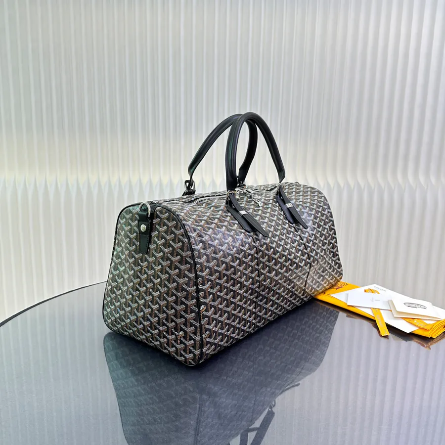 BOSTON 45 Travel Bag Ideal for Weekend Getaways and Business Trips