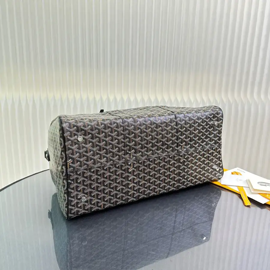 BOSTON 45 Travel Bag Ideal for Weekend Getaways and Business Trips