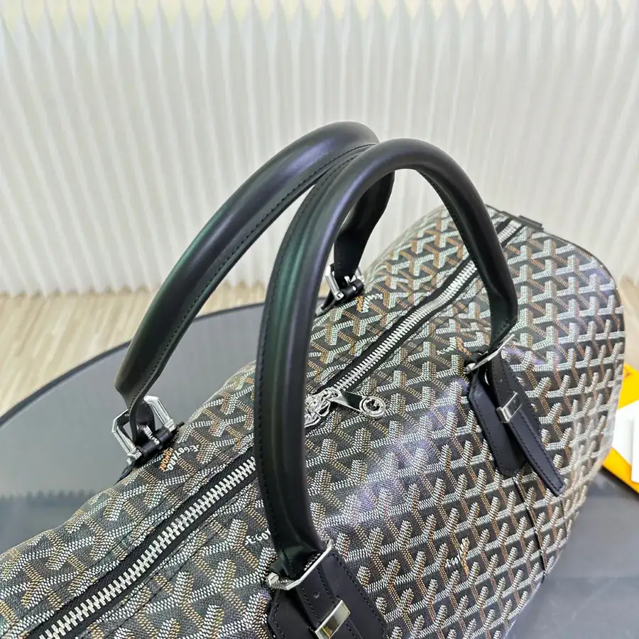 BOSTON 45 Travel Bag Ideal for Weekend Getaways and Business Trips