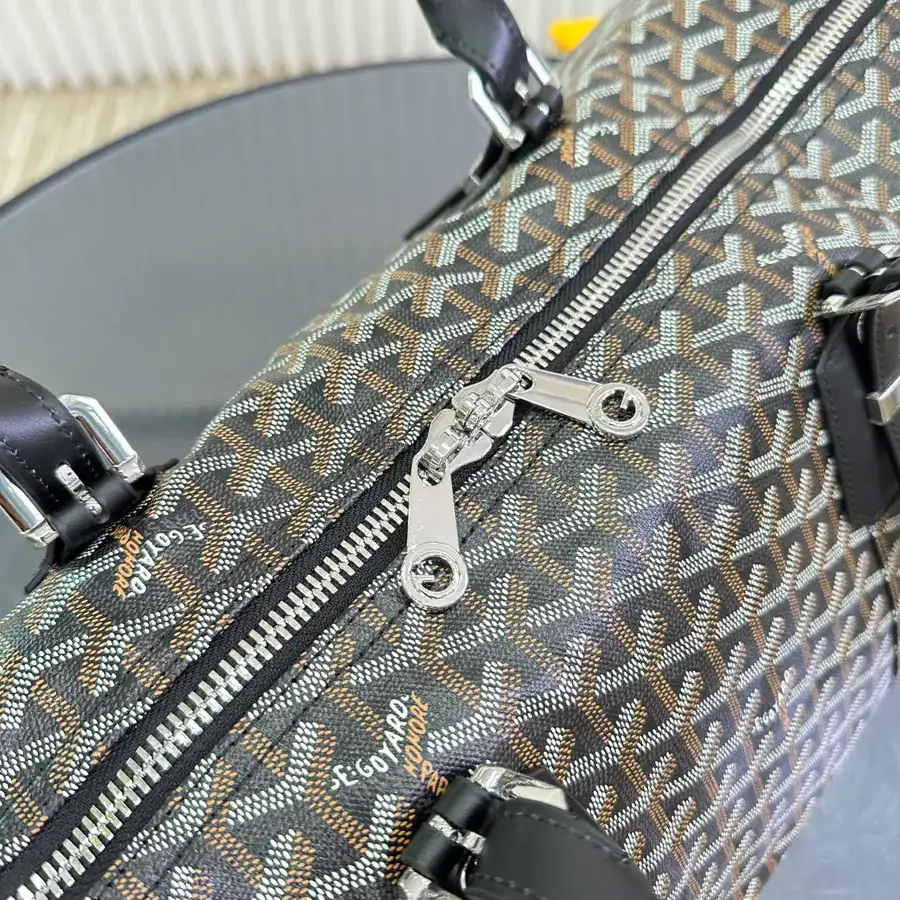BOSTON 45 Travel Bag Ideal for Weekend Getaways and Business Trips