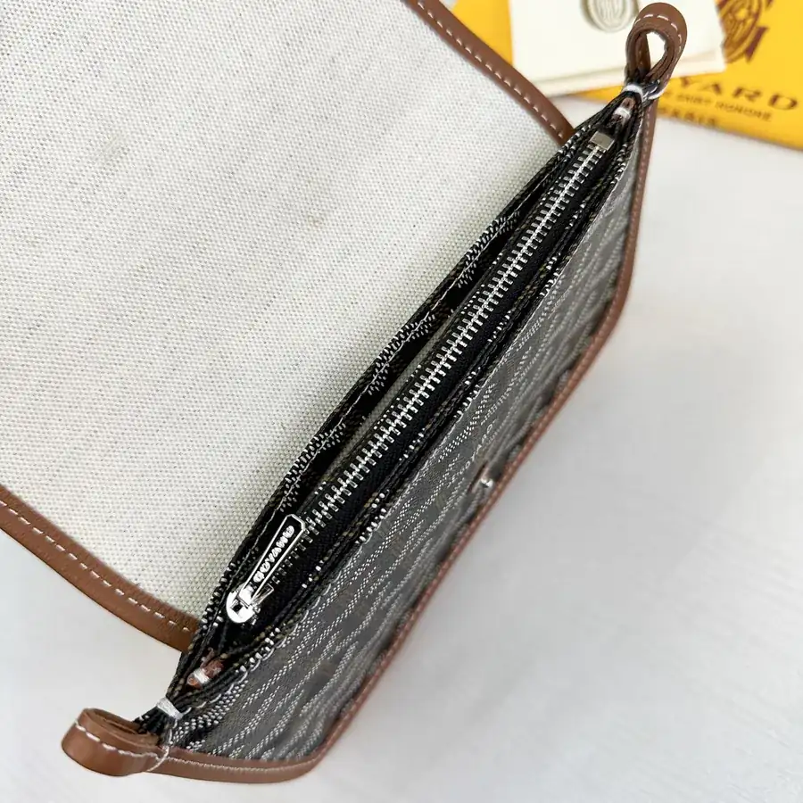 Plumet Envelope Bag Functional Design, Premium Leather