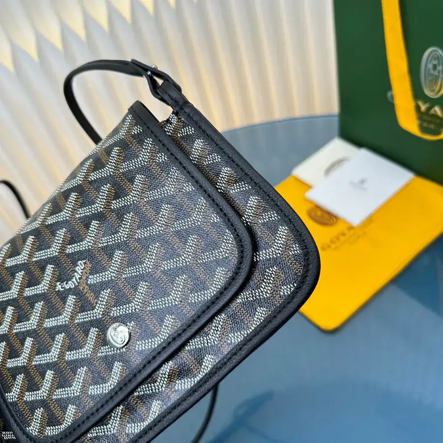 Plumet Envelope Bag