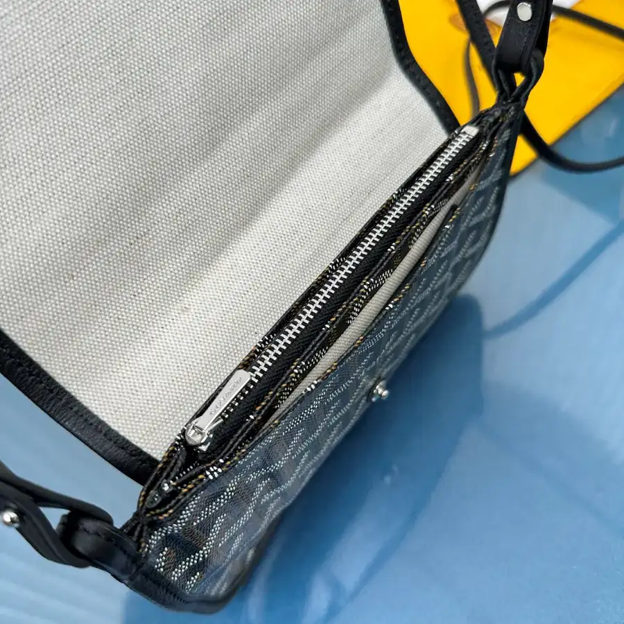 Plumet Envelope Bag