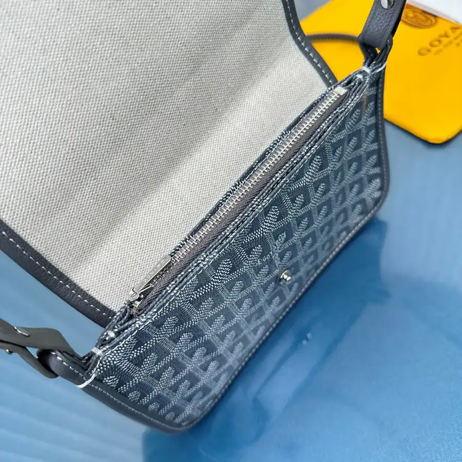Plumet (Envelope Bag) Handcrafted Leather