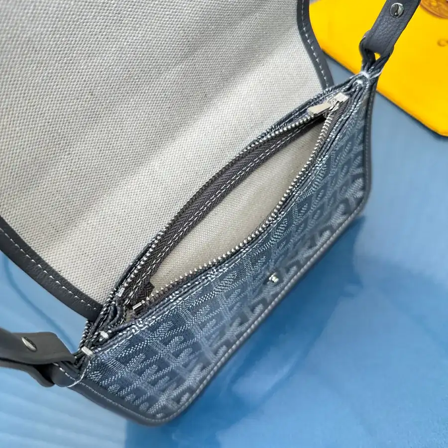 Plumet (Envelope Bag) Handcrafted Leather