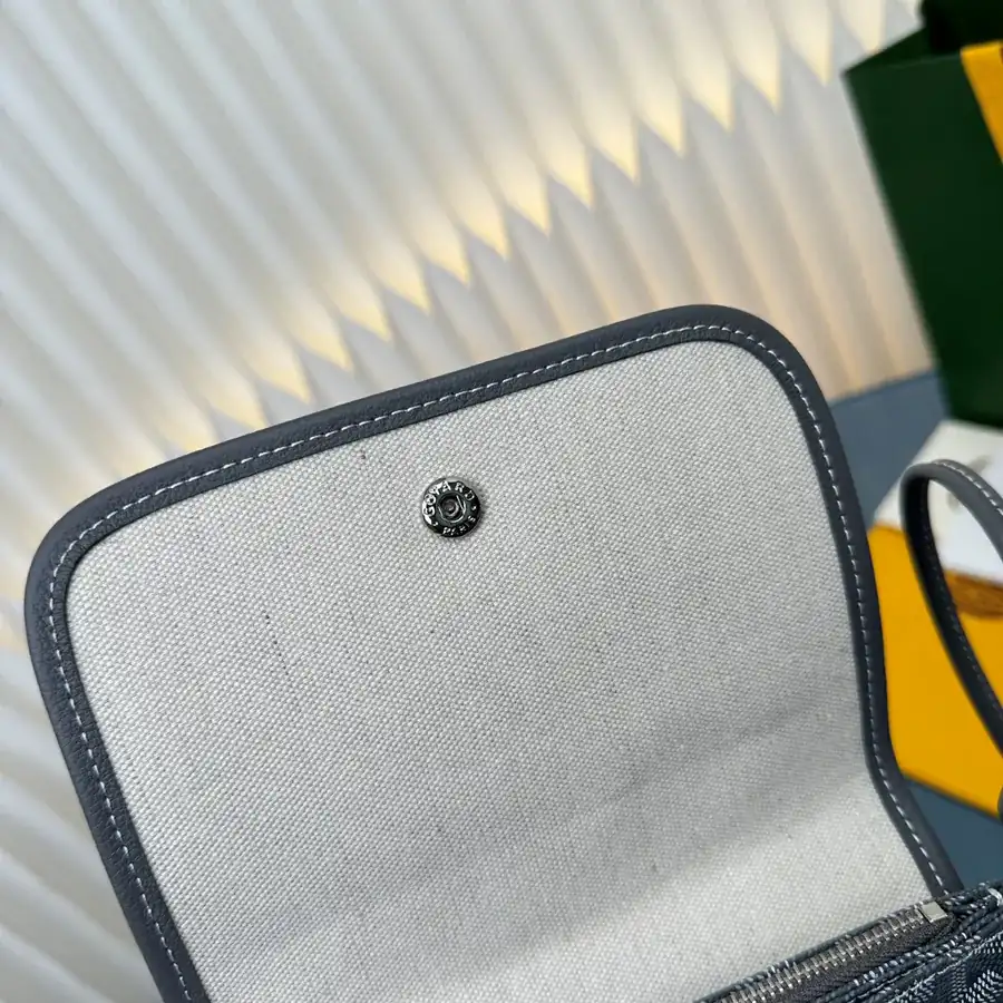 Plumet (Envelope Bag) Handcrafted Leather