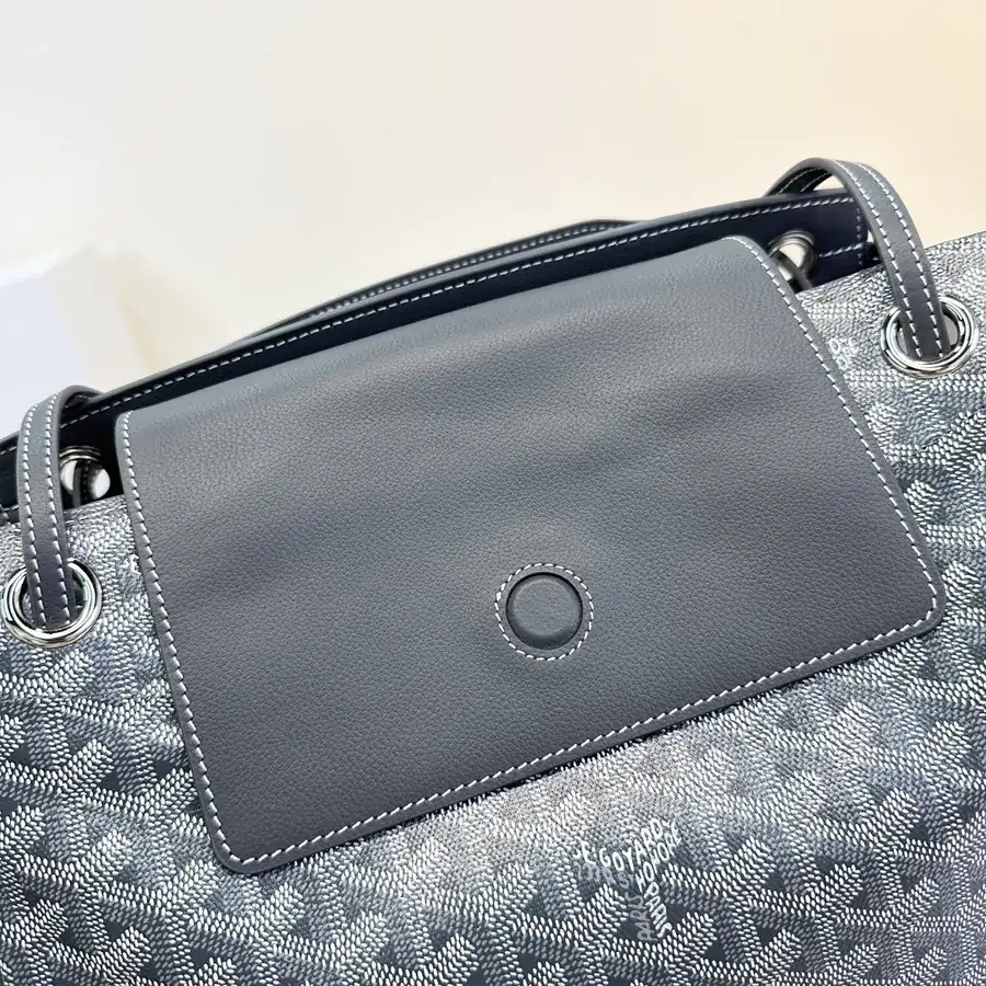 Rouette Jiao Bag Versatile Design, Practical and Stylish