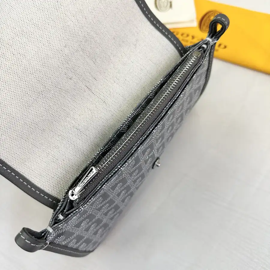 Plumet Envelope Bag Premium Leather