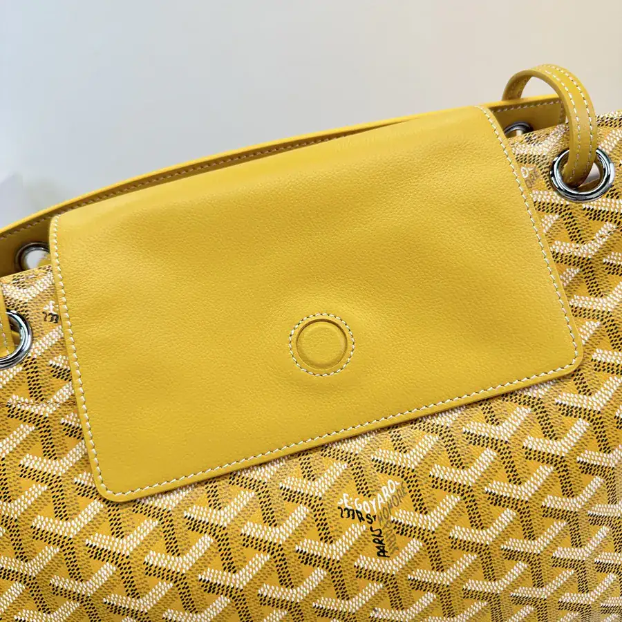 Rouette Bucket Bag with Grained Calfskin