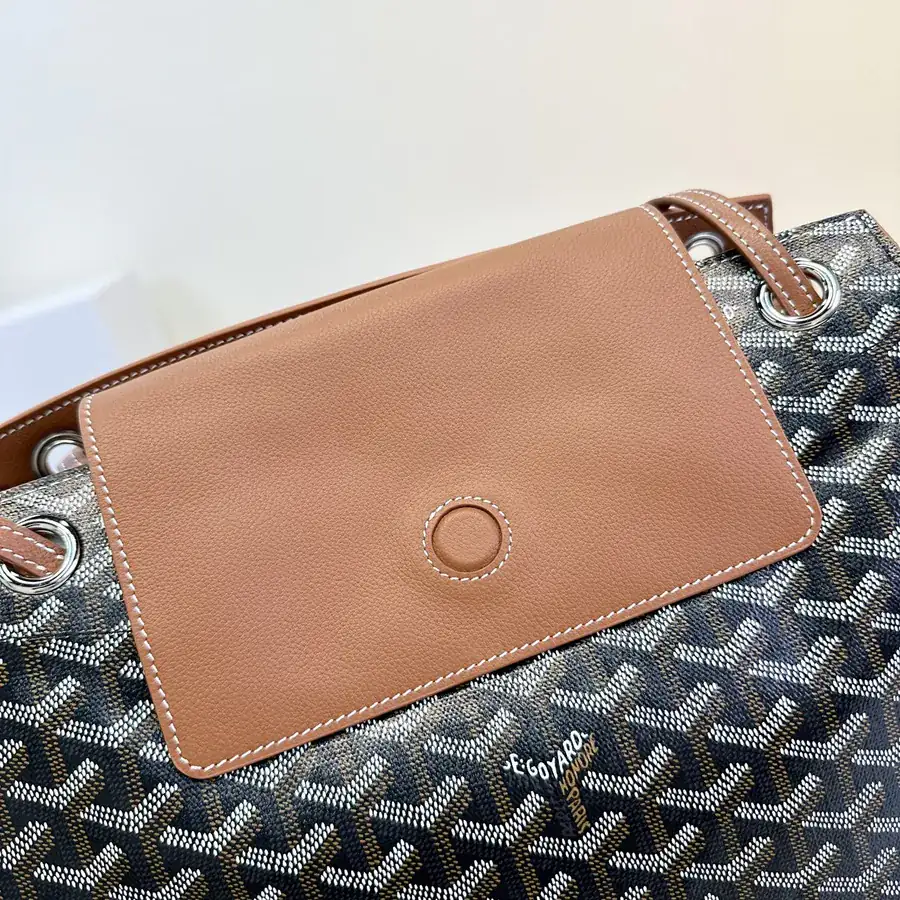 Rouette Bucket Bag with Grained Calfskin and Linen
