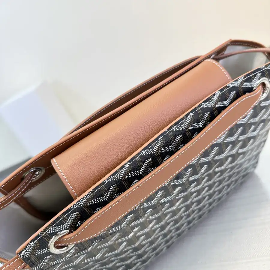 Rouette Bucket Bag with Grained Calfskin and Linen