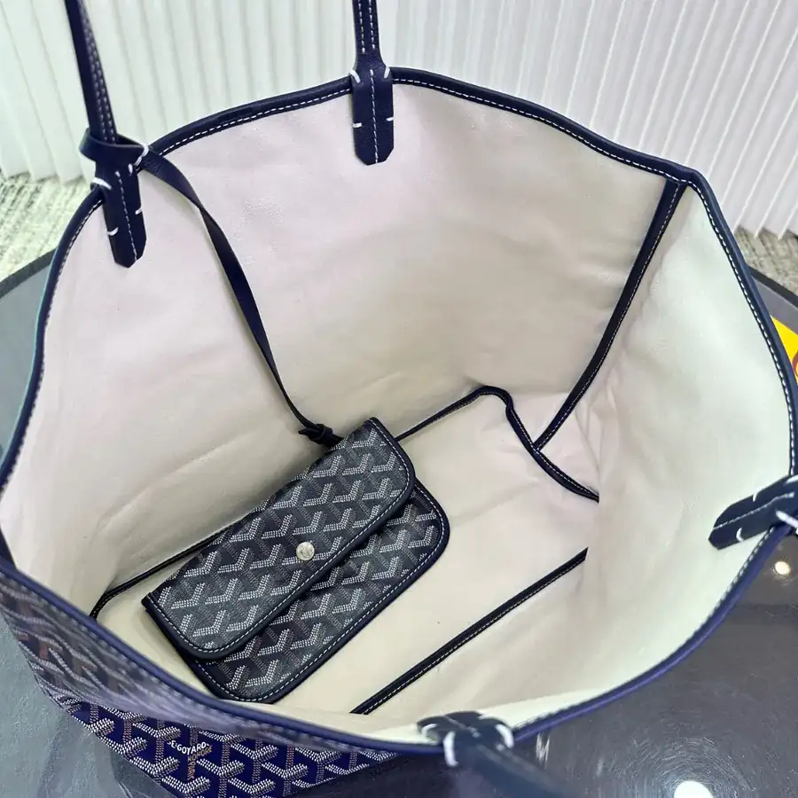 Saint Louis Tote Bag Minimalist Design with Grained Calfskin