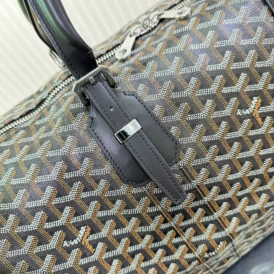 BOSTON 45 Travel Bag Ideal for Weekend Getaways and Business Trips
