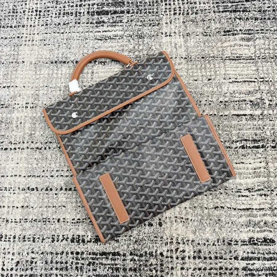 Saint Léger Modular Bag Classic Meets Contemporary