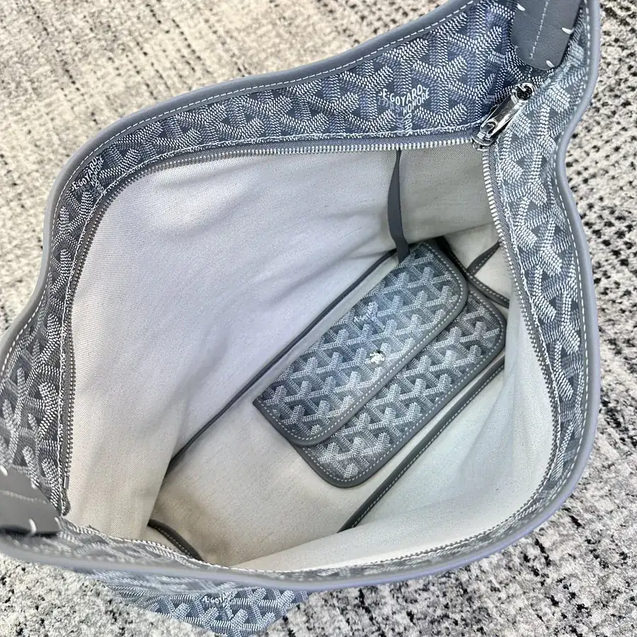 Goyas Bohème Hobo Bag Lightweight and Versatile