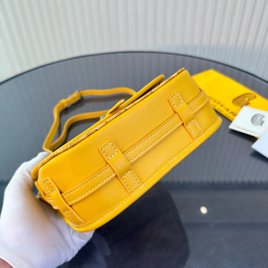 Goya Satchel Classic Saddle Design, Minimalist Style