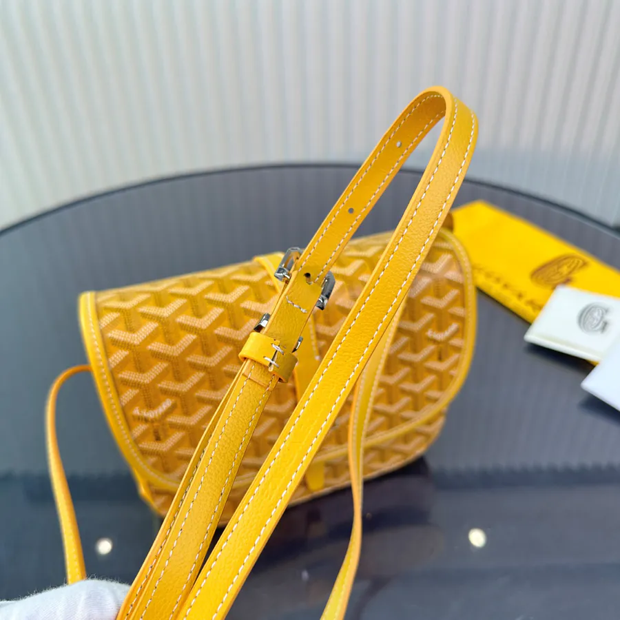 Goya Satchel Classic Saddle Design, Minimalist Style