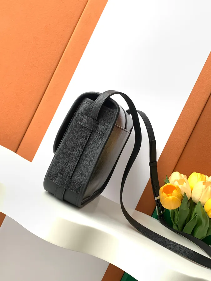 JET BLACK BEEDERE Messenger Bag