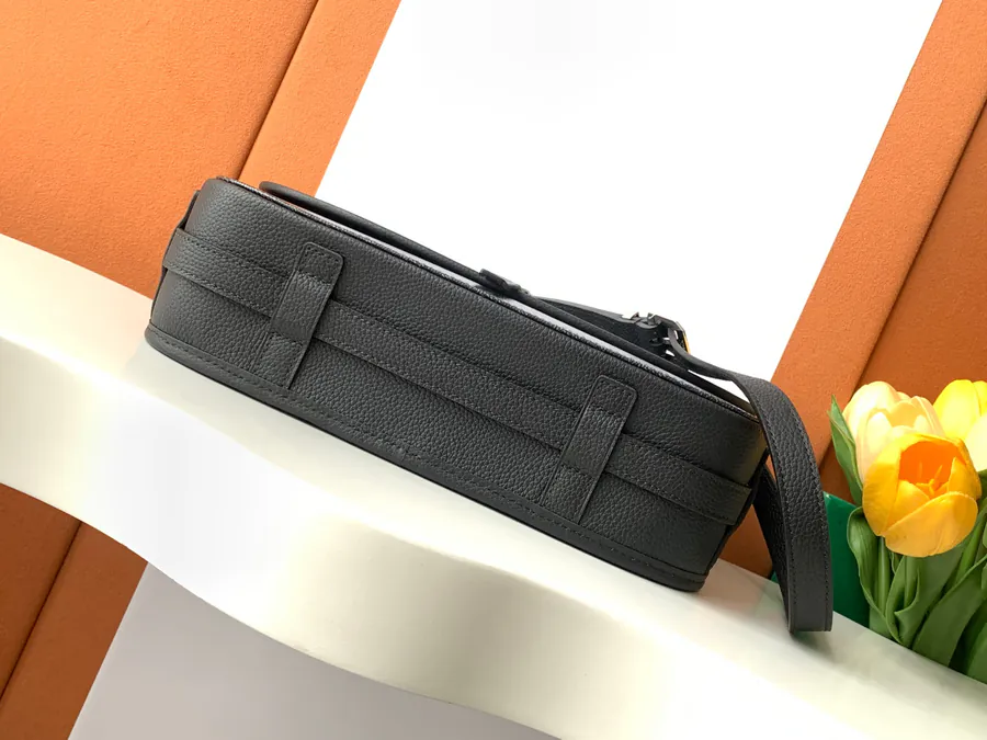 JET BLACK BEEDERE Messenger Bag