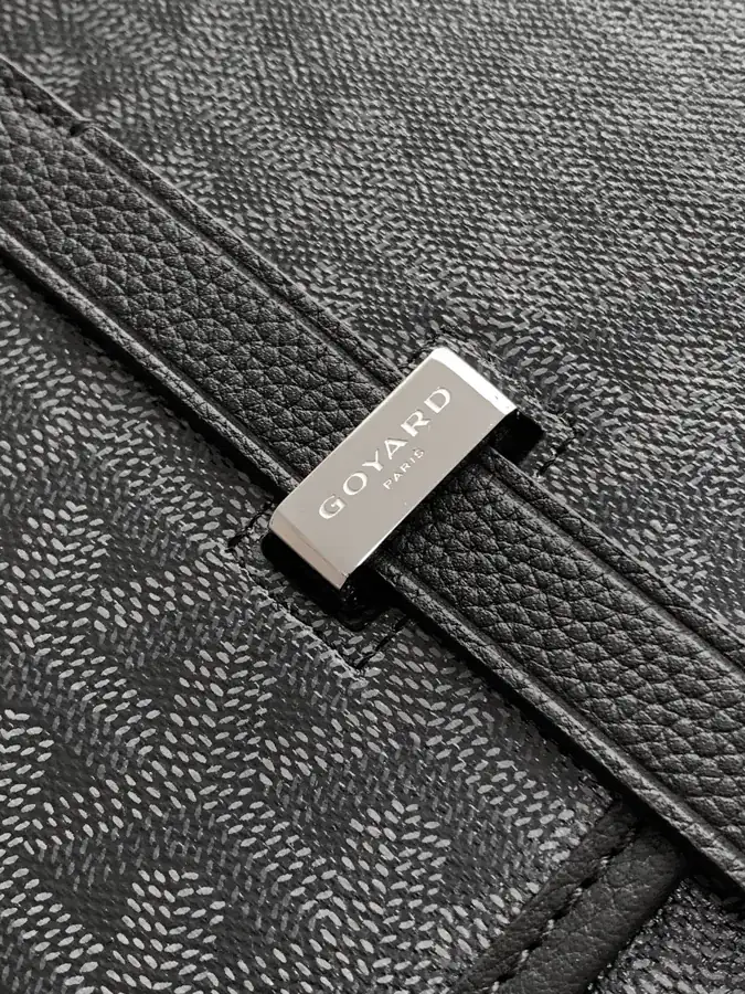 JET BLACK BEEDERE Messenger Bag