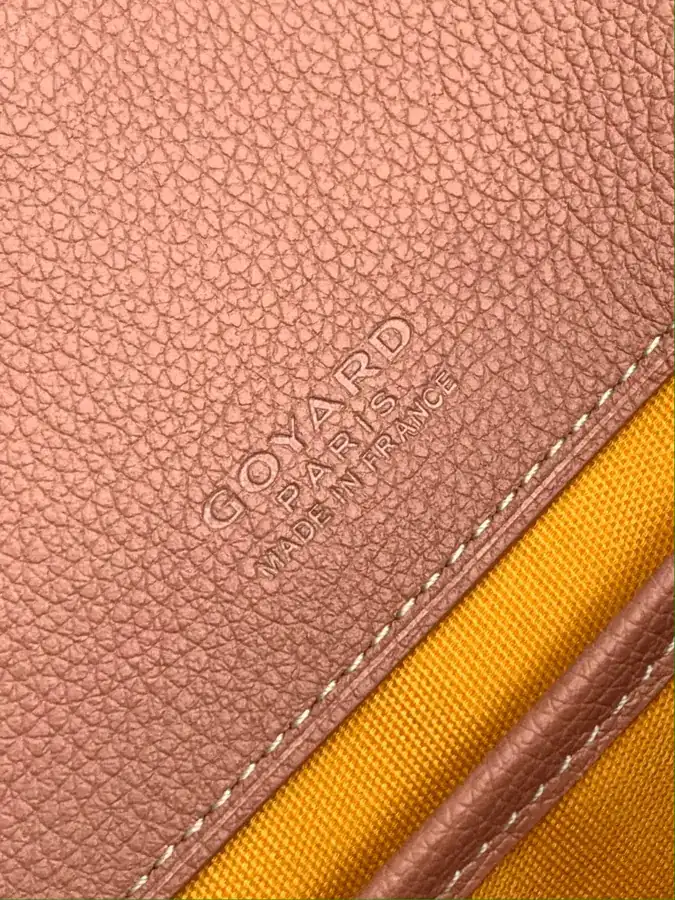 BELVÉDÉRE Mini Bag with Adjustable Strap and Secure Closure System