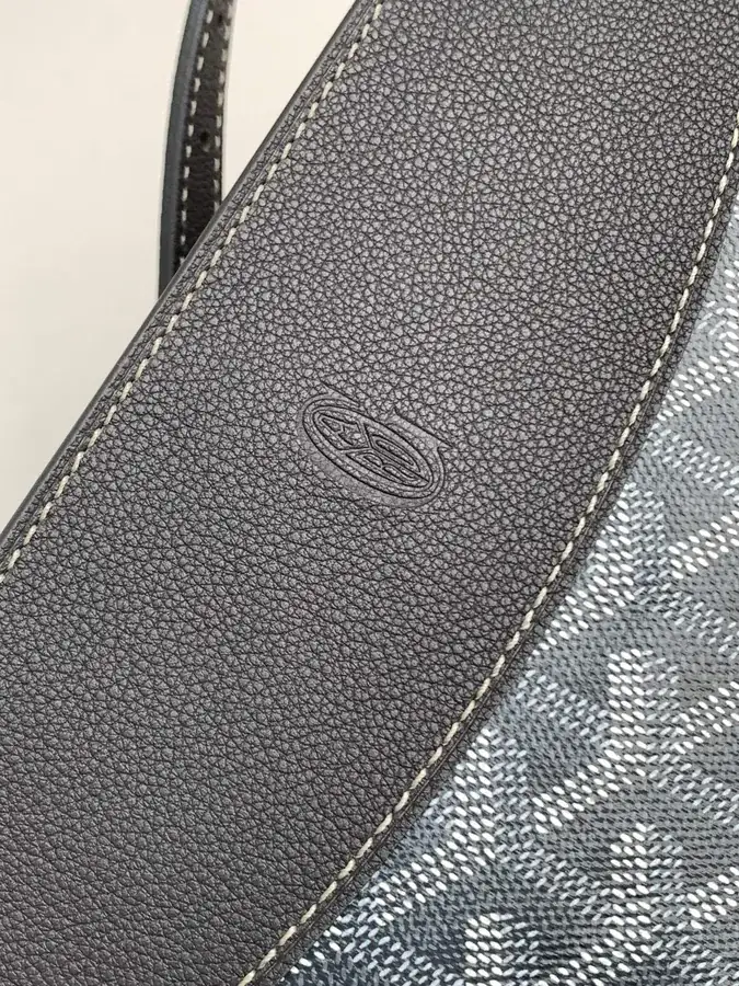 Hironnelle Moon Bag Elegant Design