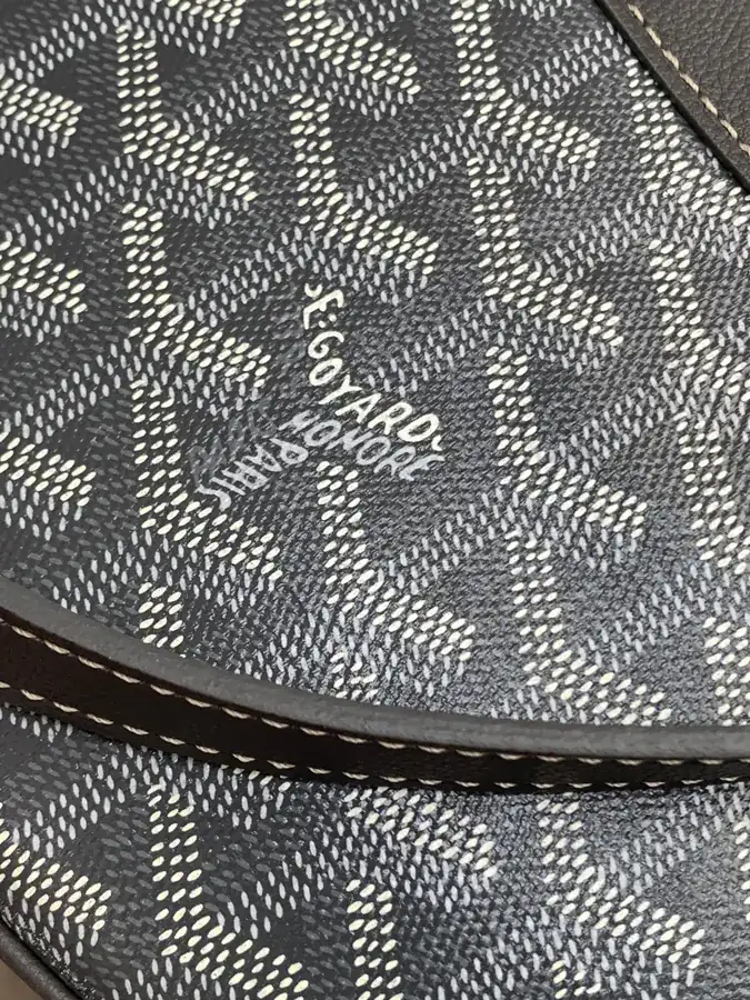 Hironnelle Moon Bag Elegant Design