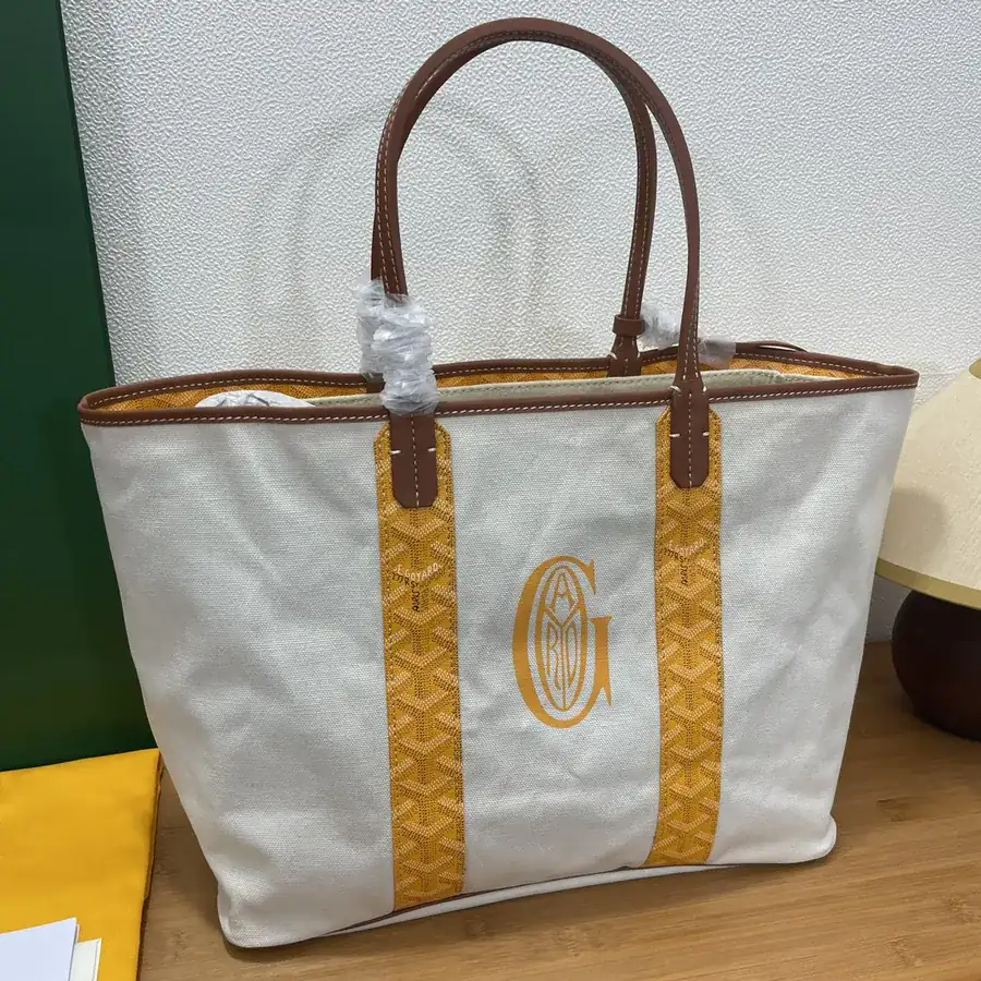 Goyard Saint Louis Bucket Bag Summer Style