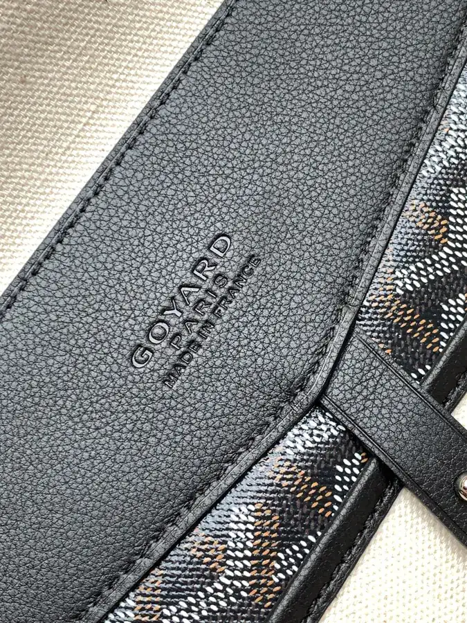 Cisaln Briefcase Goyard Travel Art