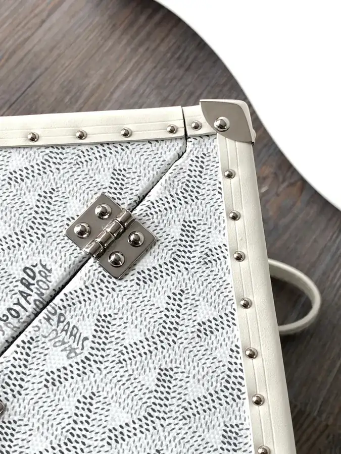 DE Tote with Y Shape Design