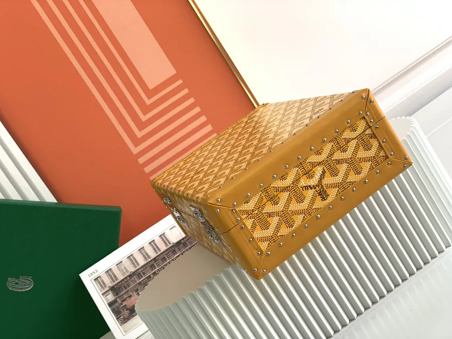 Customizable Jewelry Box in Elegant De Wood Series
