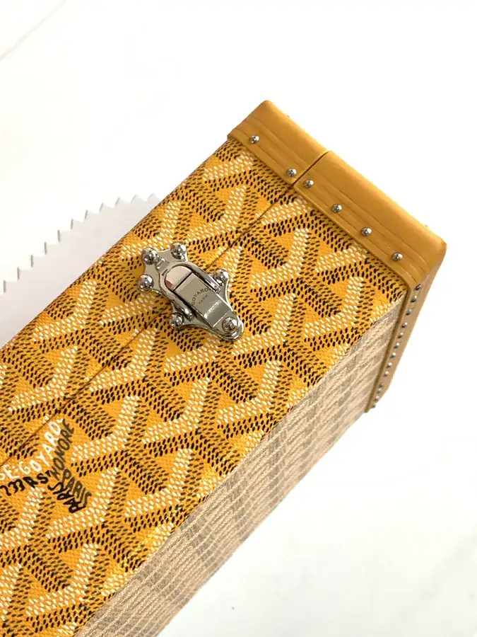Customizable Jewelry Box in Elegant De Wood Series