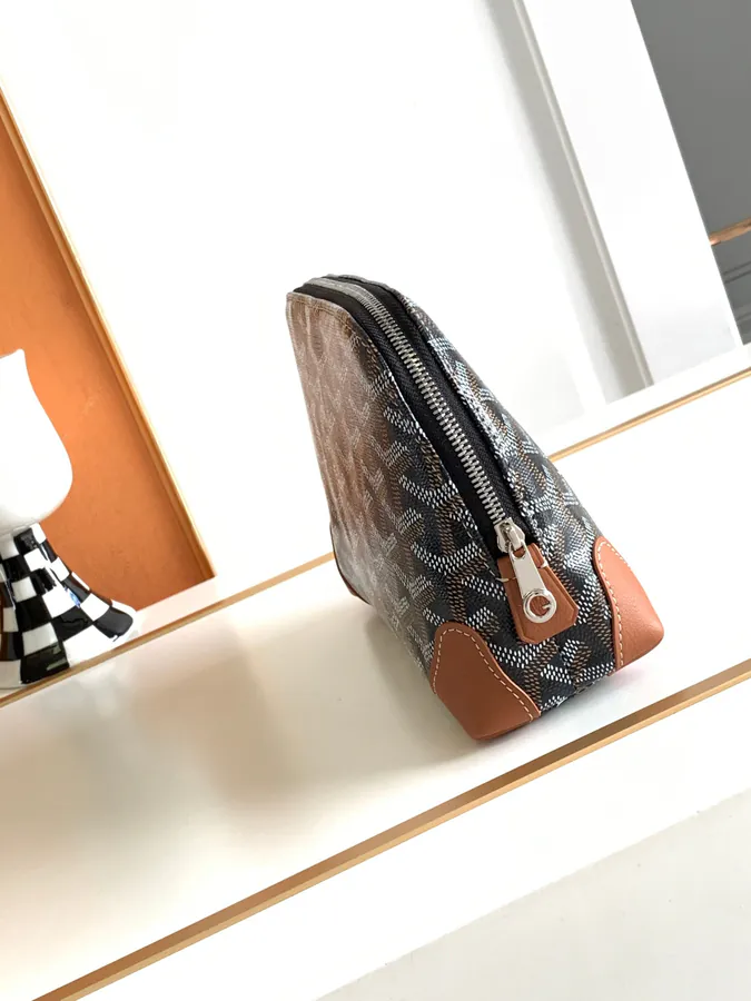 Mini Shell Shape Cosmetic Bag by Vendome