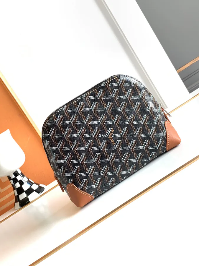 Mini Shell Shape Cosmetic Bag by Vendome