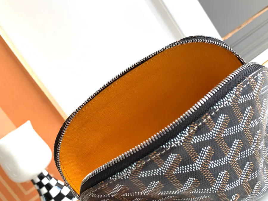 Mini Shell Shape Cosmetic Bag by Vendome