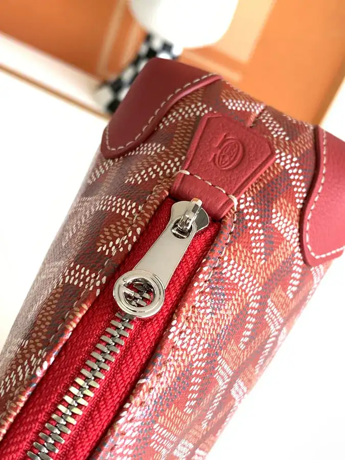 Mini Shell Shape Cosmetic Case