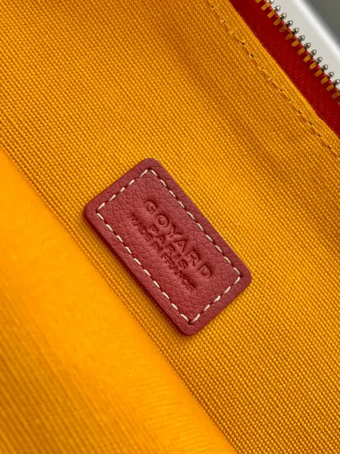 Mini Shell Shape Cosmetic Case
