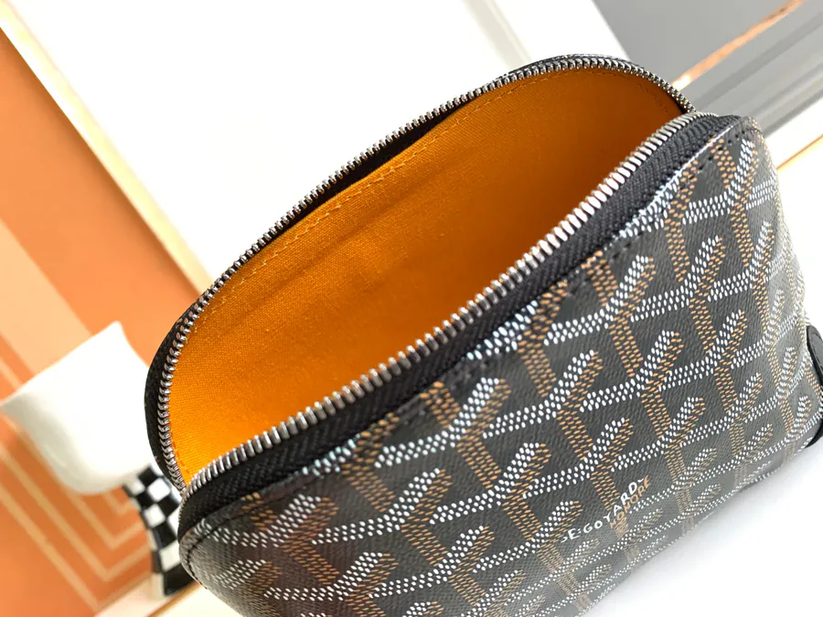 Mini Seashell Shape Cosmetic Bag by Vendome