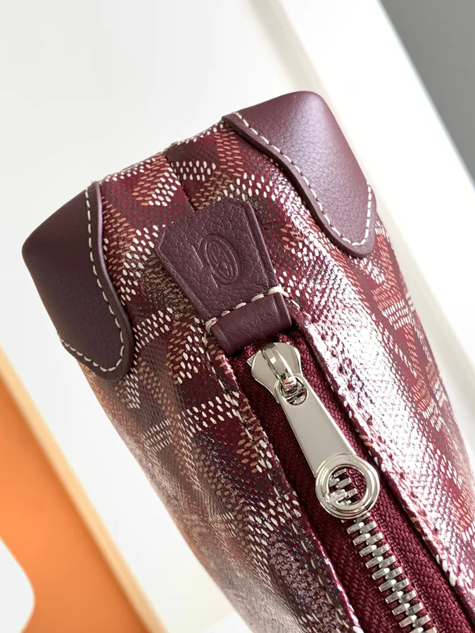 Mini Shell Shape Cosmetic Bag by Vendome