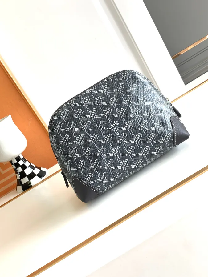 Mini Shell Shape Cosmetic Bag by Vendome