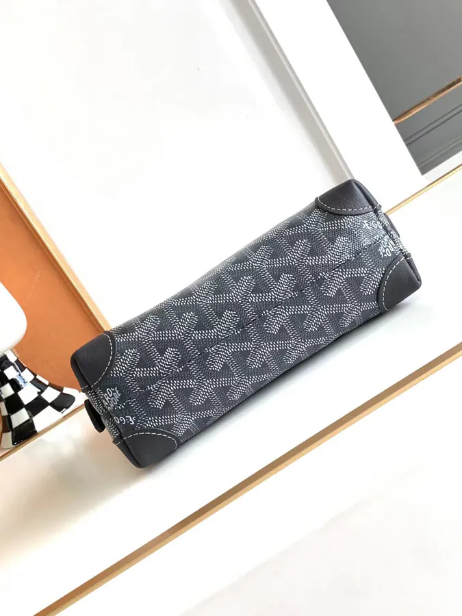 Mini Shell Shape Cosmetic Bag by Vendome