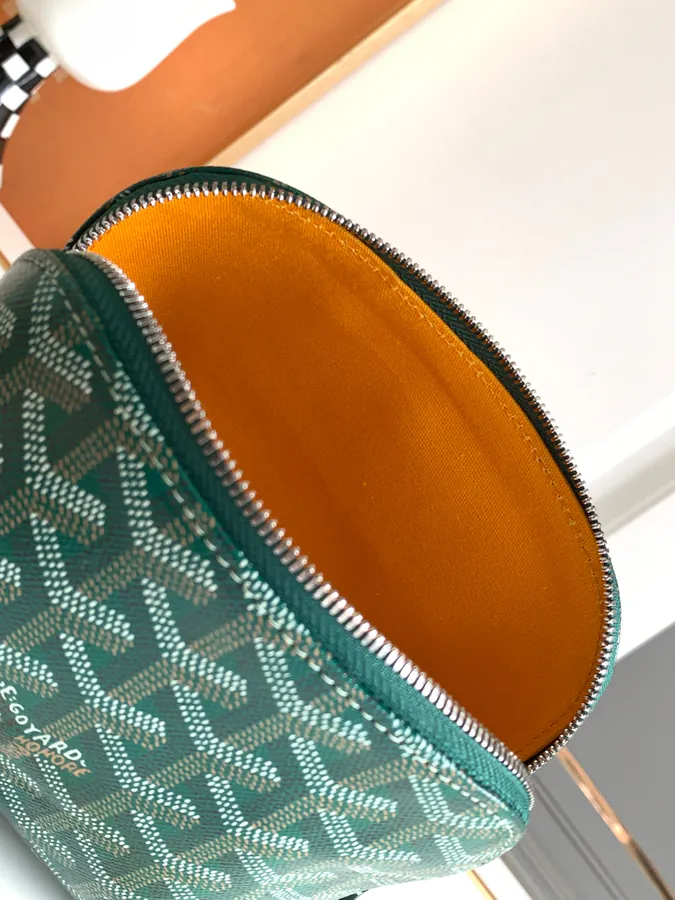 Mini Shell Shape Cosmetic Bag by Vendome