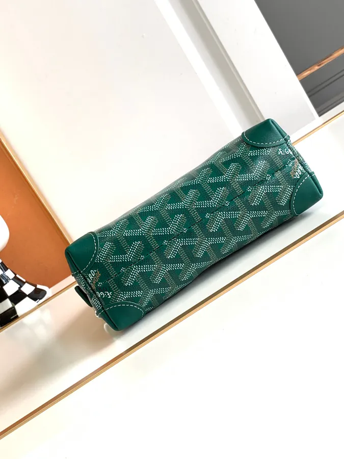 Mini Shell Shape Cosmetic Bag by Vendome