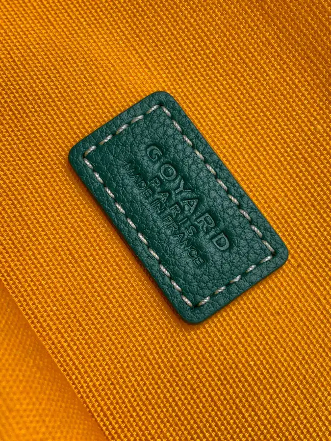 Mini Shell Shape Cosmetic Bag by Vendome