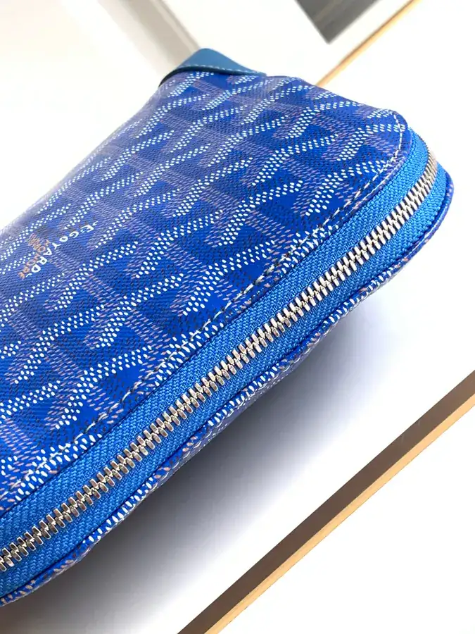Vendome Mini Shell Cosmetic Bag