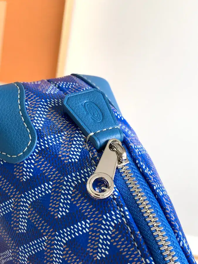 Vendome Mini Shell Cosmetic Bag
