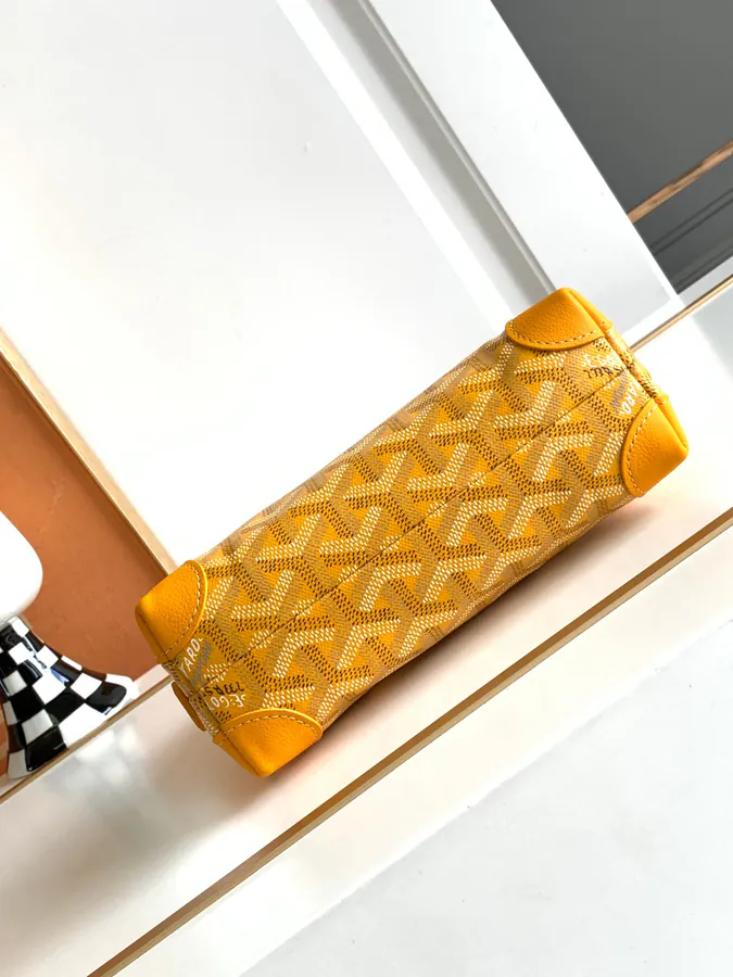 Mini Shell Shape Cosmetic Bag by Vendome