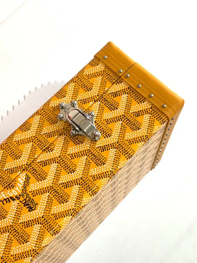 Customizable Jewelry Box in Elegant De Wood Series