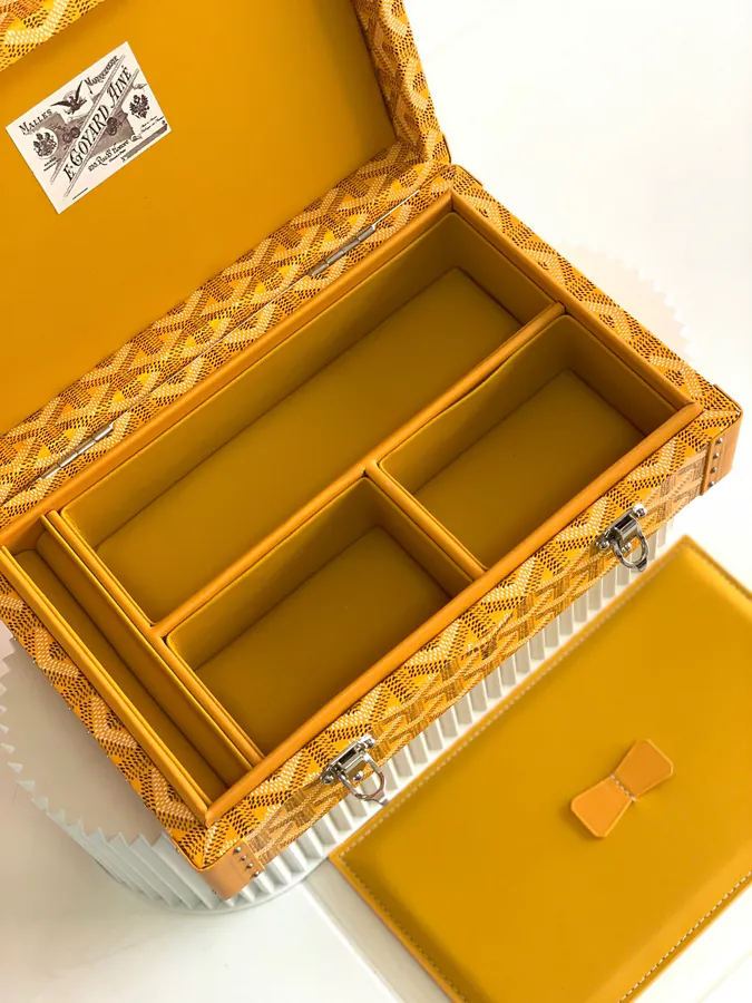 Customizable Jewelry Box in Elegant De Wood Series